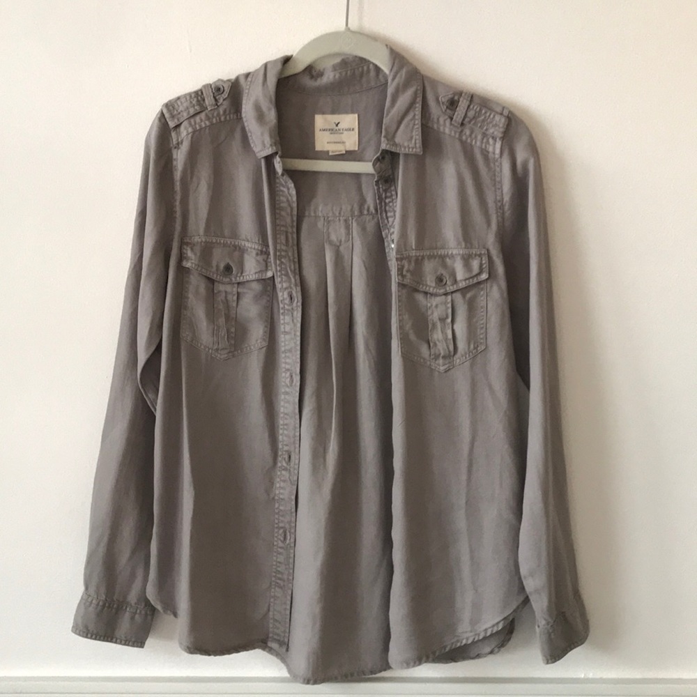 American Eagle boyfriend fit button up, grey